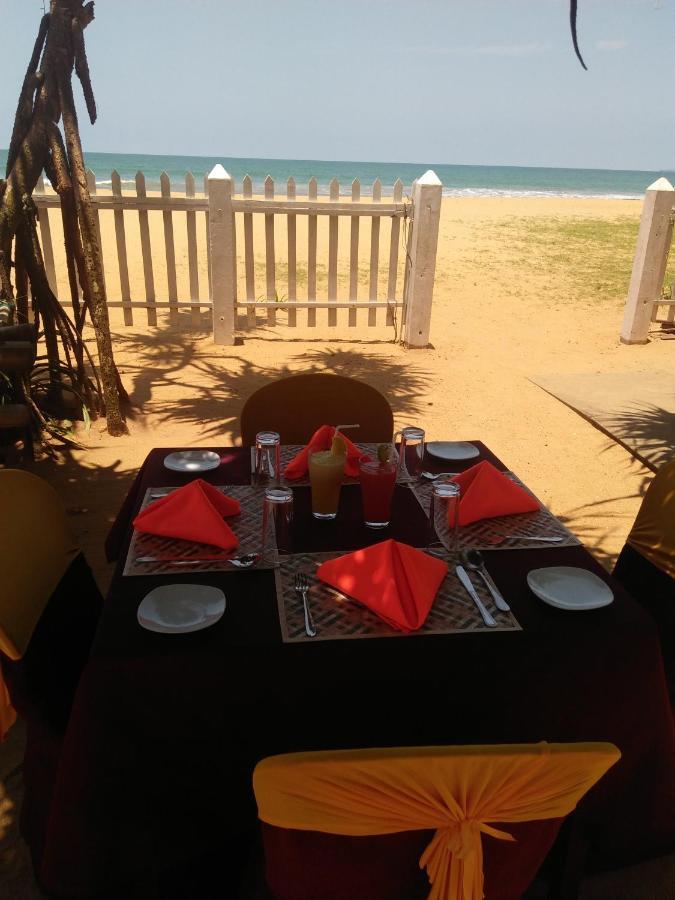 Green Shadows Beach Hotel 와두와 외부 사진