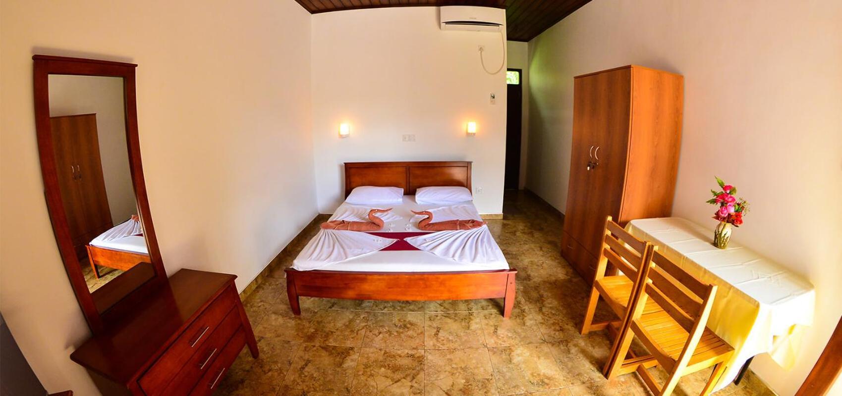 Green Shadows Beach Hotel 와두와 외부 사진