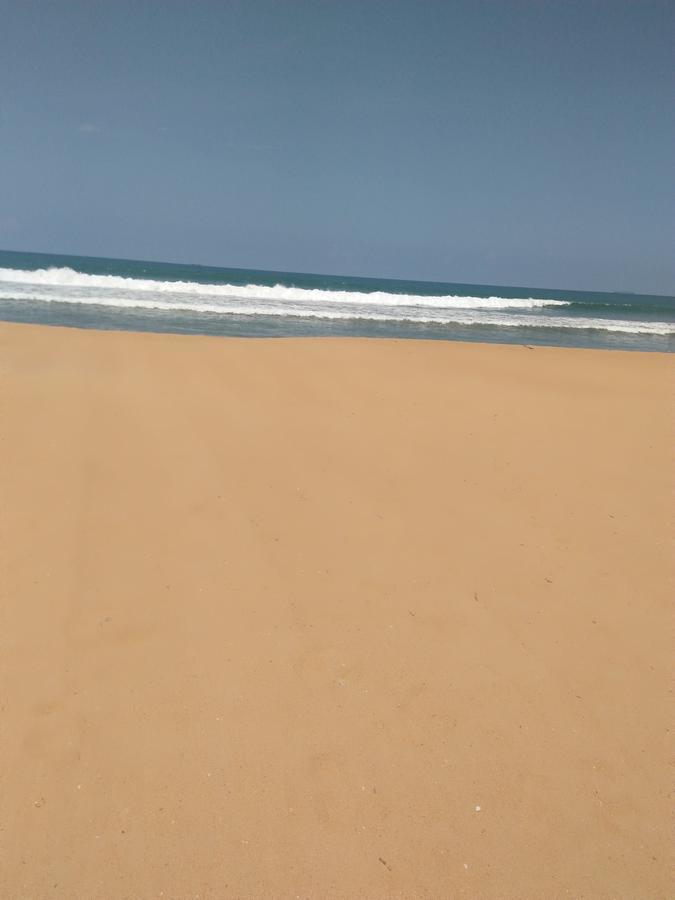 Green Shadows Beach Hotel 와두와 외부 사진
