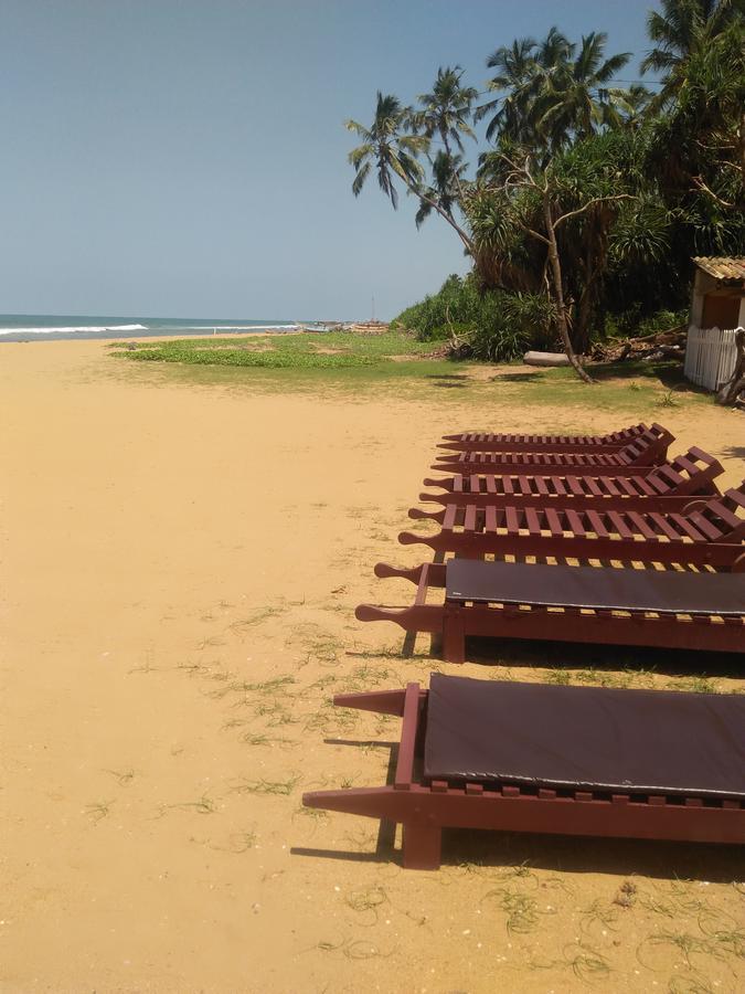 Green Shadows Beach Hotel 와두와 외부 사진